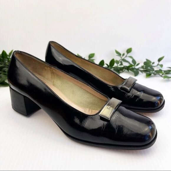Salvatore Ferragamo black patent leather dress pumps front logo detail 7.5 - Picture 1 of 10